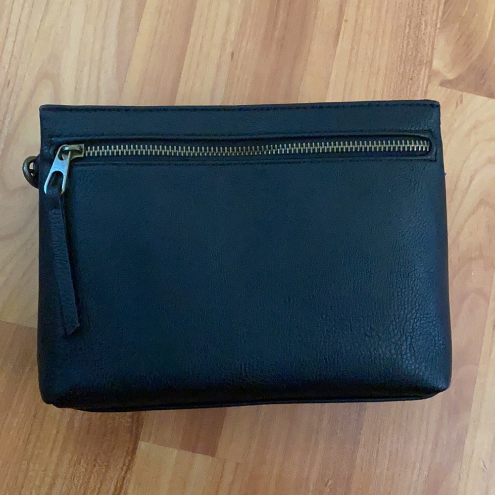 Universal Thread Crossbody - Picture 6 of 7